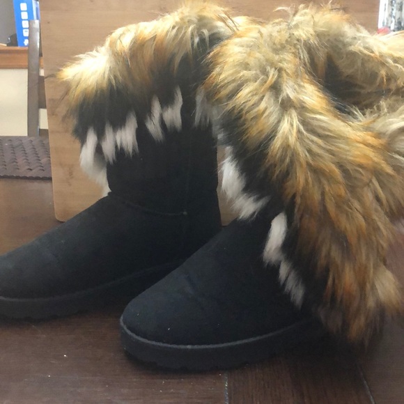 Black Boots W/ Faux Brown Fur On The Top And Side - Picture 2 of 3
